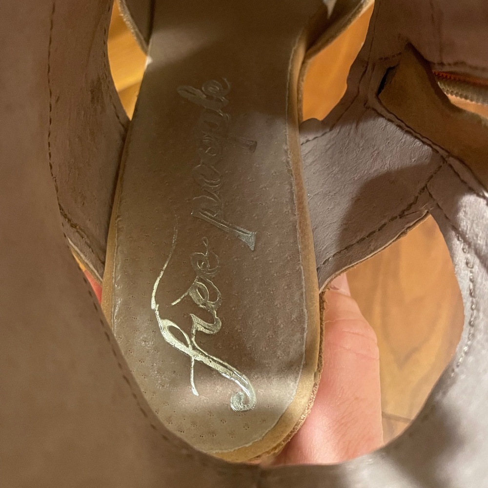 Free People Effie Stacked Block Heel Cut out Bootie Sz 38 (US 7.5/8) - Picture 16 of 16